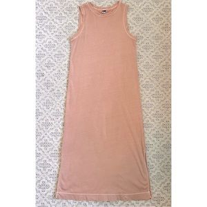 Sleeveless dress. Never worn! Peachy/pink 🍑